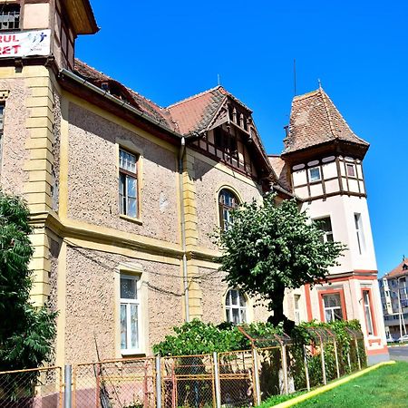 White House & Jacuzzi Apartment Sibiu Ngoại thất bức ảnh
