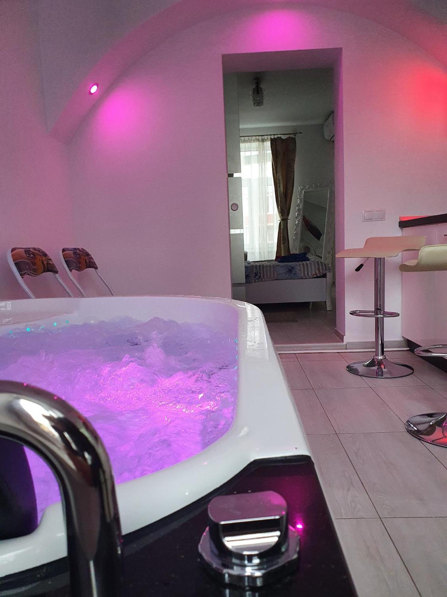 White House & Jacuzzi Apartment Sibiu Ngoại thất bức ảnh