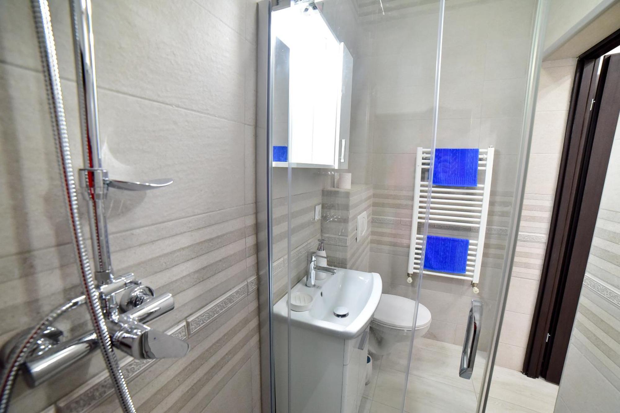 White House & Jacuzzi Apartment Sibiu Ngoại thất bức ảnh